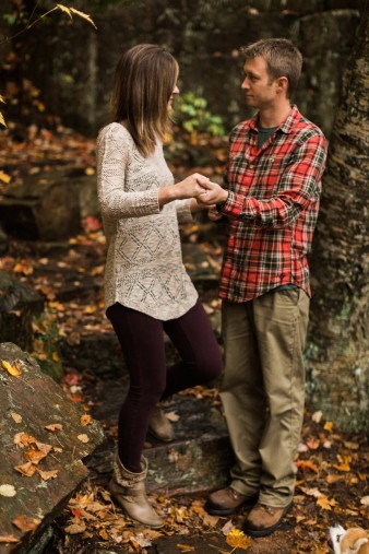 26-central-wi-fall-engagement-photos-james-stokes-photography