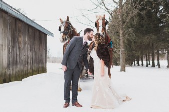 60-winter-wedding-sleigh-ride-wisconsin