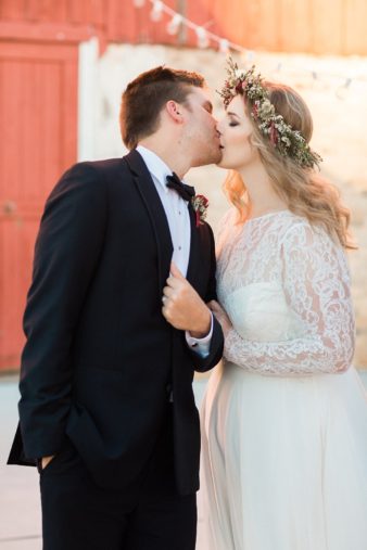 eastern-wisconsin-rustic-barn-wedding-photos-glitter-florals-65
