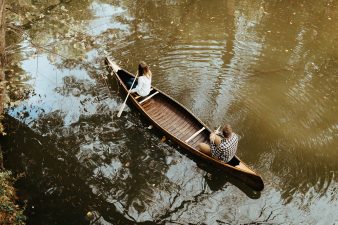 17-rustic-vintage-canoe-engagement-photos-on-riverJames-Stokes-Photography