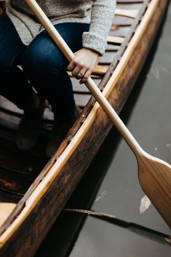 27-rustic-vintage-canoe-engagement-photos-on-riverJames-Stokes-Photography