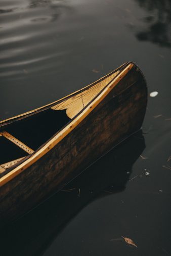 31-rustic-vintage-canoe-engagement-photos-on-riverJames-Stokes-Photography